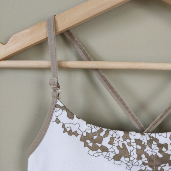 New Balance Lightning Dry White and Gold Lined Activewear Top Small - Picture 3 of 11